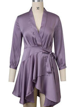 Carregar imagem no visualizador da galeria, Vestido Envelope Transpassado Curto de Cetim - Frete Gratis