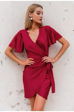 Carregar imagem no visualizador da galeria, Vestido Envelope Transpassado Curto Manga Flare - Frete Gratis