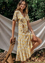 Carregar imagem no visualizador da galeria, Vestido Envelope Midi Estampado com Babado na Barra - Frete Gratis