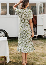 Carregar imagem no visualizador da galeria, Vestido Envelope Midi Estampado com Babado na Barra - Frete Gratis