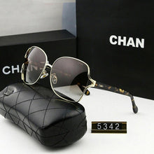 Carregar imagem no visualizador da galeria, Óculos Feminino Oversized Retro UV400