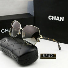 Carregar imagem no visualizador da galeria, Óculos Feminino Oversized Retro UV400