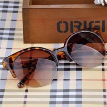Carregar imagem no visualizador da galeria, Óculos de Sol Feminino Cat Eye Retro